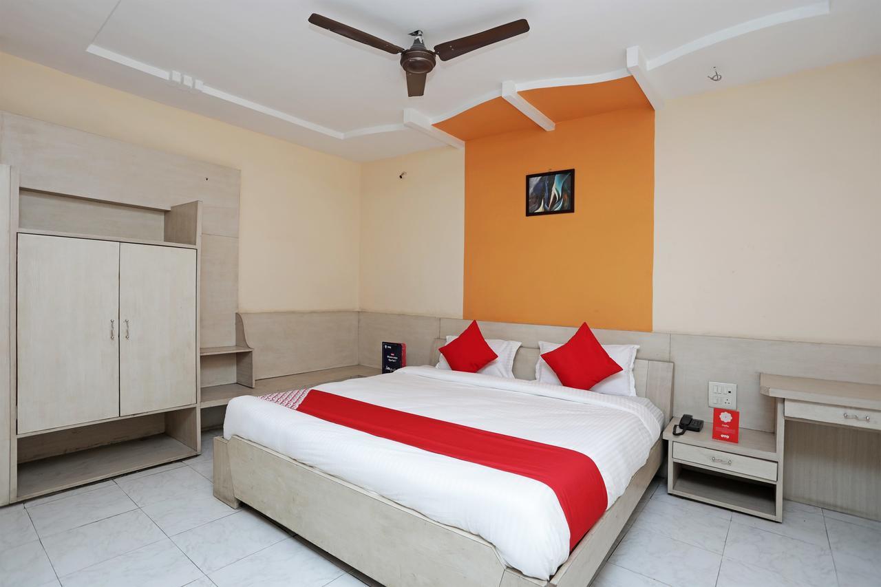 Oyo 12546 Hotel Madhuban Rāipur Exterior foto